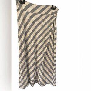 Athleta women’s medium Gray and White Asymmetrical Wrap Skirt
